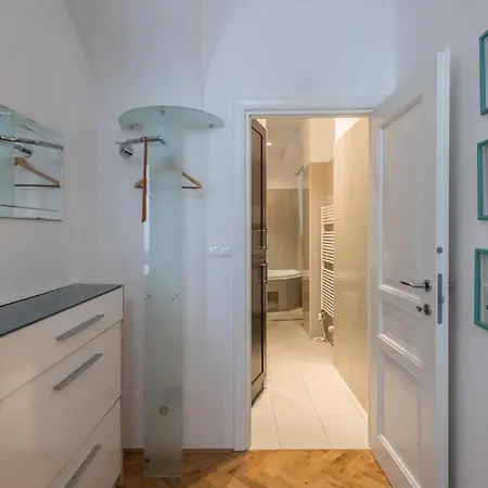 Apartman Carolinum